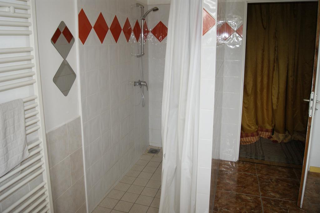 Chambres D'Hotes La Noyeraie Izeron Cameră foto